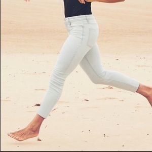 Athleta Sculptek Skinny Crop Jeans (Glacier Wash)